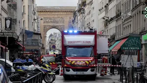 Proteste violente în Paris, după atacul asupra unui centru kurd