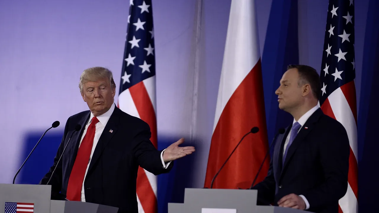 Duda nu-l lasă pe prietenul Trump să derapeze şi îl flatează: Europa va continua să aibă nevoie de protecţia SUA

