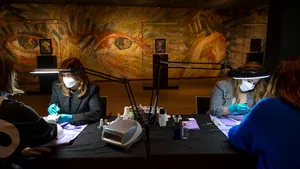 Protest inedit în Olanda: Muzeul Van Gogh s-a transformat în salon de coafură