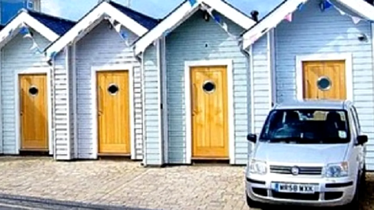 Cele mai SCUMPE cabane de plajă din Marea Britanie vor fi scoase la vânzare. Ce dotări au casele formate dintr-o singură cameră - FOTO
