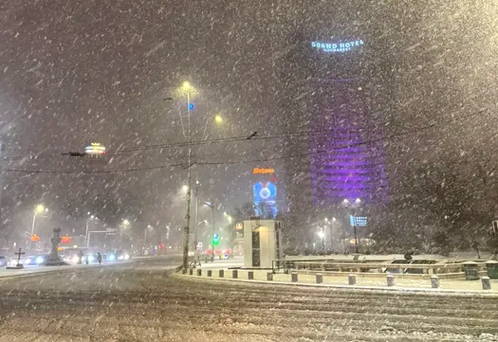 METEO Cod roșu de ninsoare în București și Ilfov: stratul de zăpadă ar putea depăși 50 de centimetri
