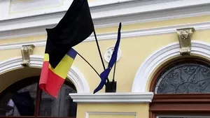 Steag negru, ARBORAT la Primăria Sfântu Gheorghe de Ziua Imnului | Prefect Covasna: Putea fi luat de aseară pentru evitarea interpretărilor/ Lider UDMR: O coincidenţă nefericită