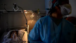 Un medic din Ploieşti, ironii la adresa protestatarilor: Partikip...Jos Covidu'!