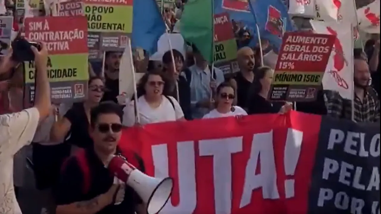 Zeci de mii de oameni au protestat la Lisabona din cauza scumpirilor și a crizei locuințelor