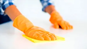 Curăţarea suprafeţelor de lucru: 5 reguli de bază