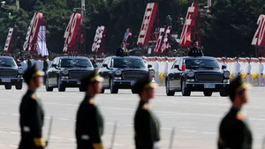 China începe festivităţile aniversare cu 60 de salve de tun - GALERIE FOTO, VIDEO