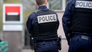 Un mort şi cinci răniţi după ce o maşină a intrat în mulţime în Franţa