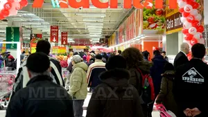 Cea mai mare tranzacţie din România în 2014: Auchan poate prelua 12 hipermarketuri şi galerii comerciale