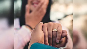 Tânără cerută în căsătorie la ceremonialul de absolvire a Şcolii de Poliţie din Câmpina. Răspunsul fetei