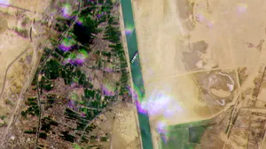 VIDEO Canalul Suez rămâne blocat, după ce nava Ever Given a eşuat. Incidentul afectează tranzitul a zeci de vase, expuse piraţilor