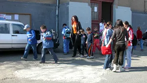Elevii îşi reiau cursurile miercuri