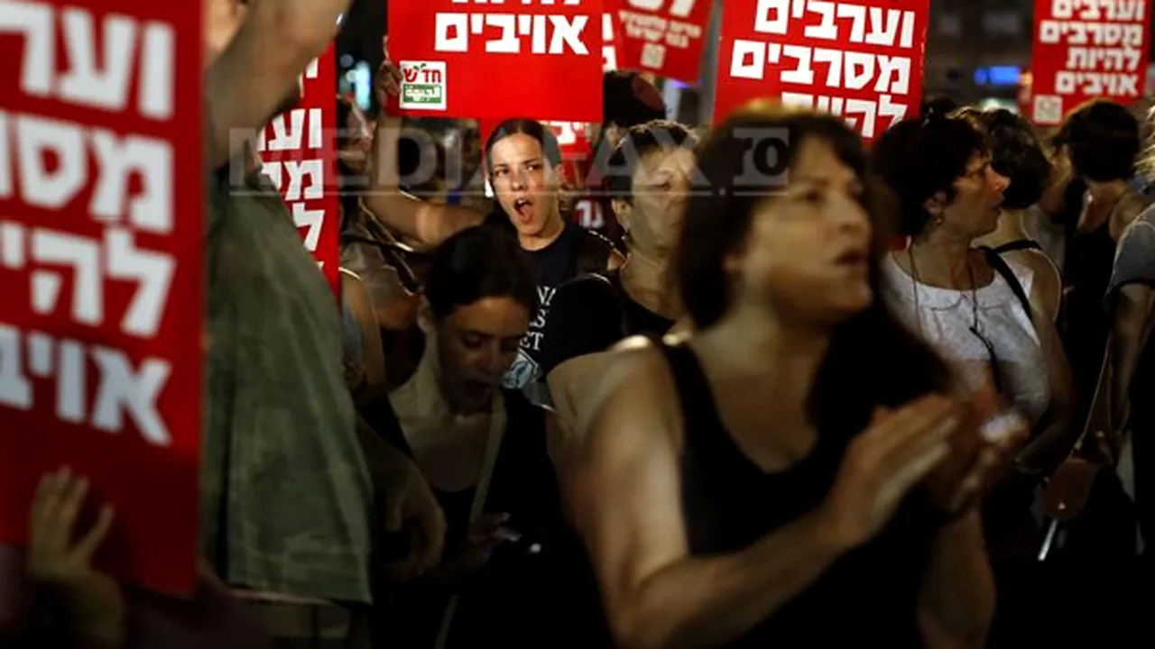 Mii de israelieni manifestează la Tel Aviv împotriva ofensivei în Fâşia Gaza