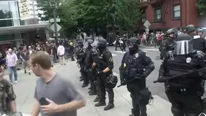 Violenţe în SUA între demonstranţi de extremă-dreapta din Portland şi contramanifestanţi de extremă-stânga: Cel puţin 13 persoane au fost reţinute | VIDEO