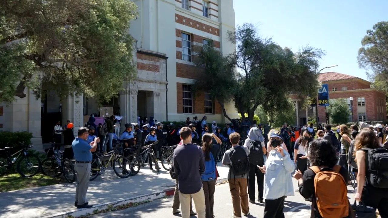 SUA: Universitatea California dă în judecată Administrația Trump