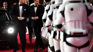 Prinţii William şi Harry, la premiera de gală 