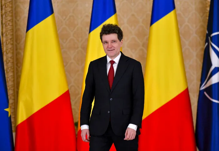 SOCIAL Nicușor Dan, mesaj de Crăciun despre familie și valori: Să ne recăpătăm forţa unei naţiuni conştientă de identitatea sa