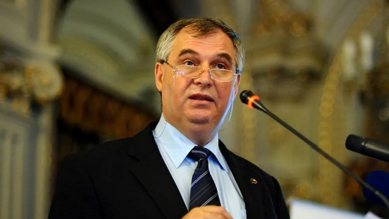 Felicitări electorale ale fostului ministru Valerian Vreme, distribuite de Poşta Română 