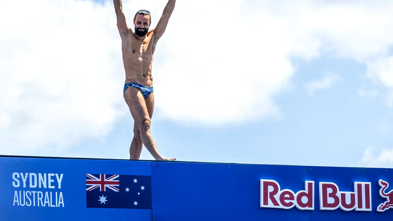 Cătălin Preda concurează din nou în Seria Mondială Red Bull Cliff Diving
