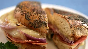 Ce mâncare pregăteşti de acasă pentru tine şi copilul tău? Pericolele din prânzul la pachet