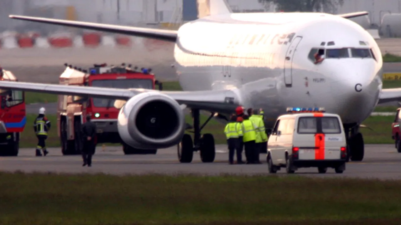 Pasageri ai unui avion, răniţi la Bruxelles în urma unei scurgeri de ulei hidraulic