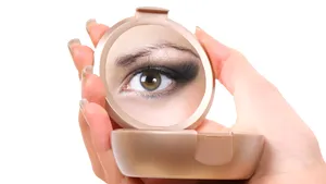 SONDAJ: Două treimi dintre femei se machiază când merg la sala de sport