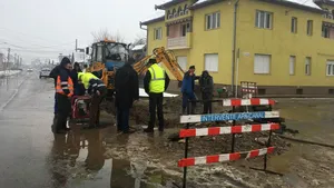 GALERIE FOTO Circa 20.000 de locuitori ai municipiului Sebeş, fără apă din cauza unei defecţiuni 