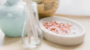Amestecă aceste trei ingrediente: baia ta va mirosi a rufe proaspăt spălate timp de săptămâni