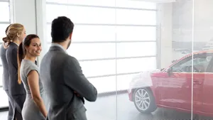 Cererea de maşini noi a scăzut cu până la 70%: ”Multe bănci refuză să mai contracteze credite”