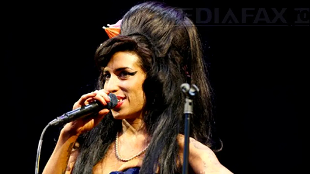 Primele versuri scrise de Amy Winehouse, descoperite într-un tomberon