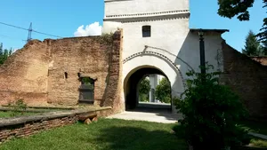 GALERIE FOTO Zeci de biserici-monument din judeţul Olt zac în paragină şi se degradează din cauza birocraţiei