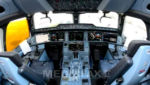 O companie aeriană modifică procedurile, impunând prezenţa permanentă a două persoane în carlingă