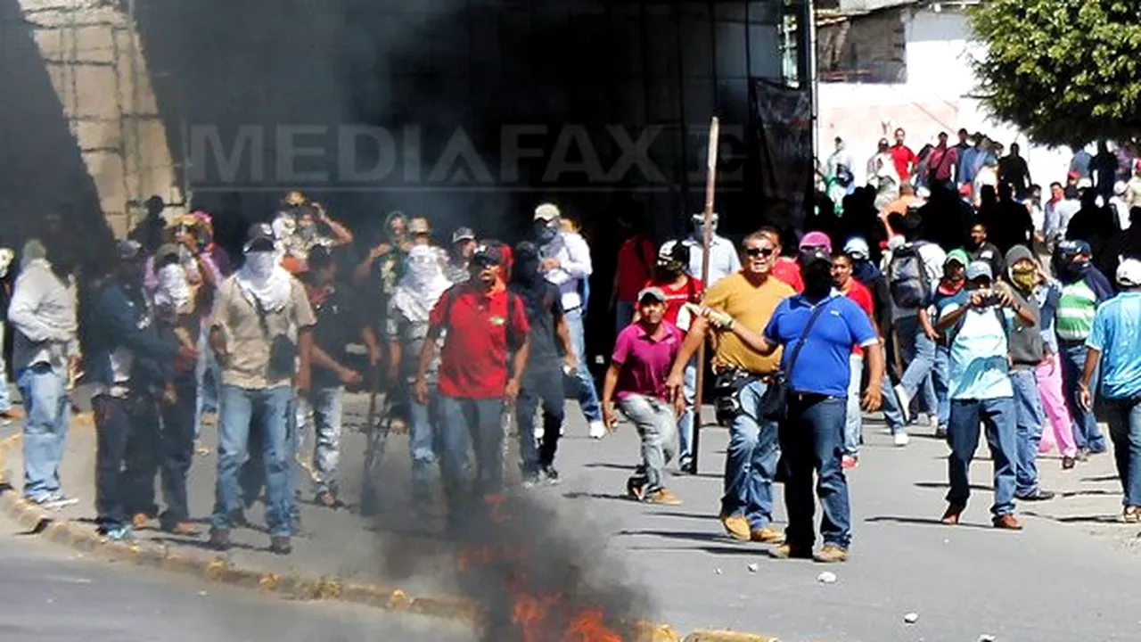 Sediul filialei din Guerrero a partidului de guvernământ din Mexic, incendiat de protestatari
