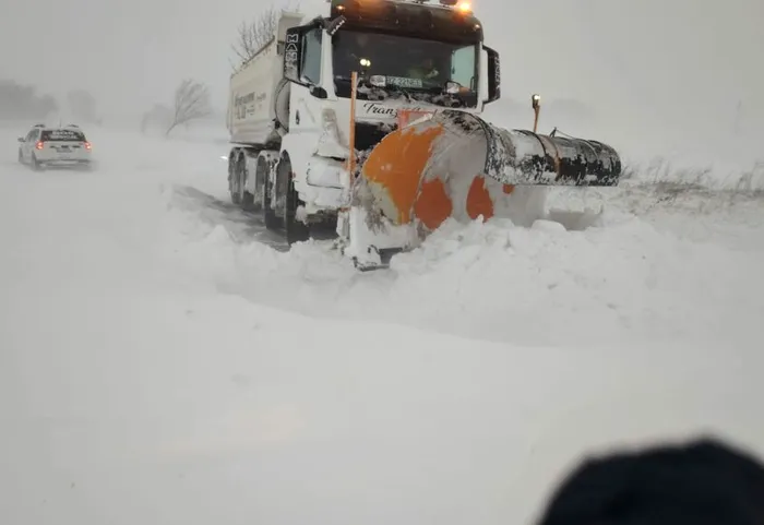 SOCIAL Ninsori și viscol: Drumuri județene și porturi închise. Curse întârziate pe Otopeni