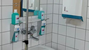 Cum explică şefa Spitalului Universitar lipsa dezinfectanţilor în două cabinete/ Peste 570 de infecţii nosocomiale, raportate în 8 luni în insituţie/ SUUB nu are autorizaţie ISU