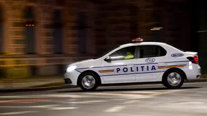 Bărbat care nu a oprit la semnalele poliţiştilor, imobilizat în Bucureşti după un foc de avertisment