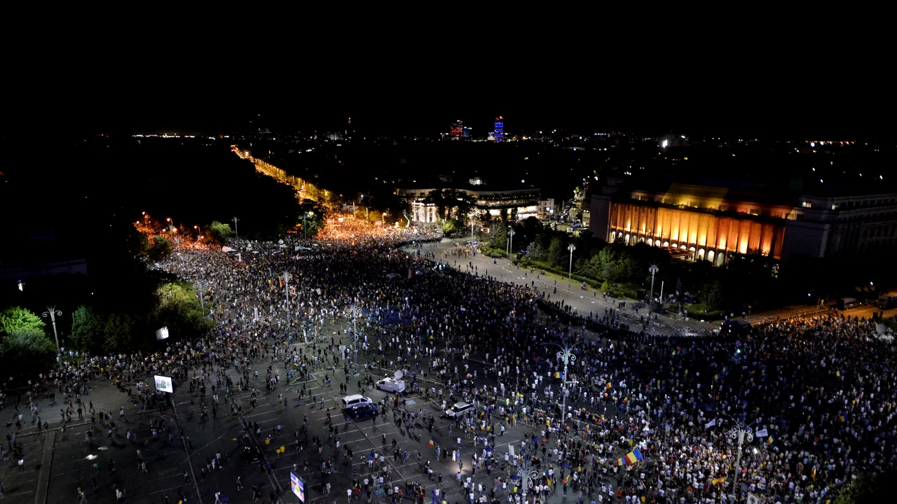 Coordonarul acţiunii jandarmilor la protestul din 10 august: Persoanele turbulente se aprovizionau dintr-o maşină cu cocktailuri molotov