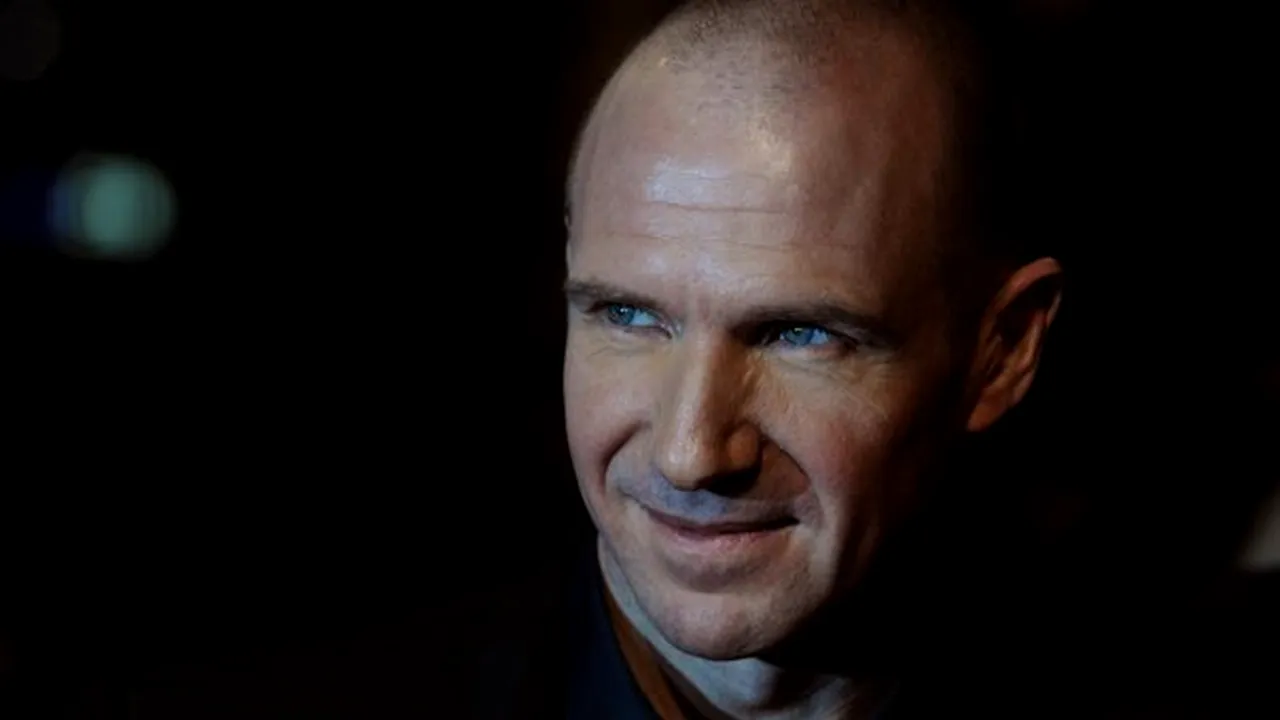 Ralph Fiennes ar putea juca în cel de-al 23-lea film din seria 