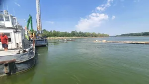 Pericolul de pe Dunăre nu a trecut. Oficial din Ministerul Transporturilor: În orice moment, barjele pot fi dislocate
