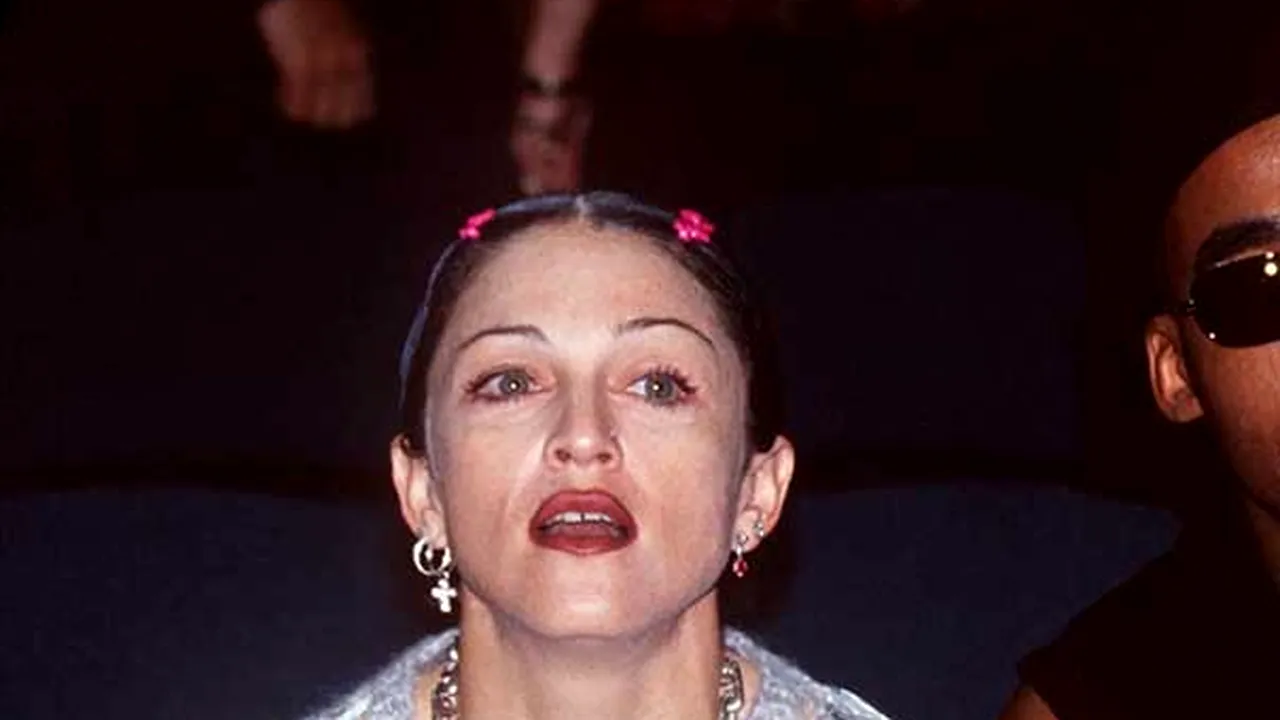 Cupluri celebre nemediatizate: Vedetele care au avut relaţii cu Angelina Jolie, Katie Holmes, George Clooney sau Tiger Woods - FOTO