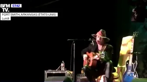 VIDEO Cum a arătat primul concert cu distanţare fizică. Spectatorii au stat la câţiva metri unii de alţii