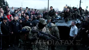 Situaţia din Ucraina: Kievul promite AUTONOMIE pentru regiunile proruse. Separatiştii cer Guvernului de la Kiev să demisioneze. Rusia menţine trupele în apropierea frontierelor Ucrainei - LIVE TEXT