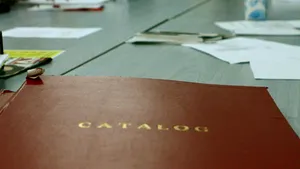 Profesor bătut în şcoală pentru că a refuzat să motiveze absenţe