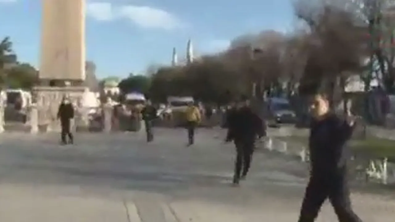 EXPLOZIE puternică în centrul Istanbulului: Erdogan anunţă că este vorba de un atac sinucigaş comis de un sirian. Cel puţin zece persoane au murit şi alte 15 au fost rănite - VIDEO