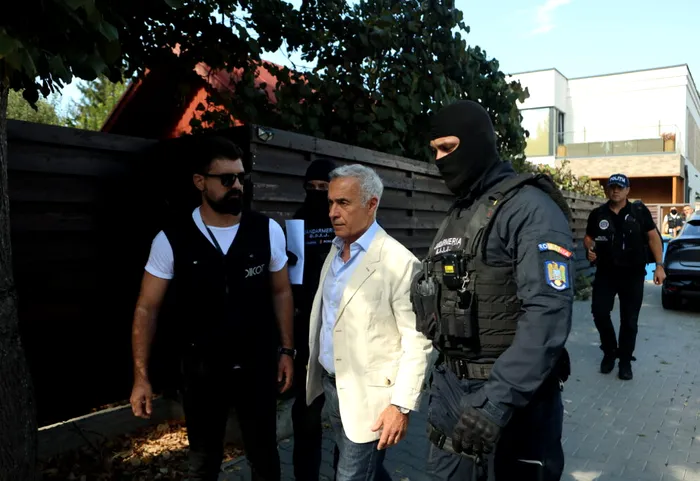 LIVE UPDATE Călin Georgescu, dus la DIICOT după aproape nouă ore de percheziții | Schema Rețelei Migom-Rusia-România | Declarații în premieră ale denunțătorului lui C.G. | Aparat de bruiaj găsit în mașina lui Călin Georgescu (GALERIE FOTO ȘI VIDEO)