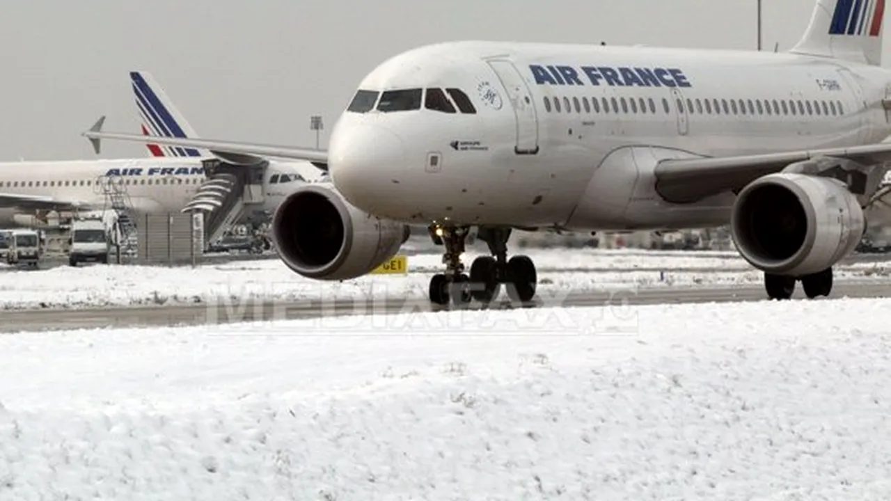 Zboruri anulate pe aeroporturile pariziene din cauza zăpezii