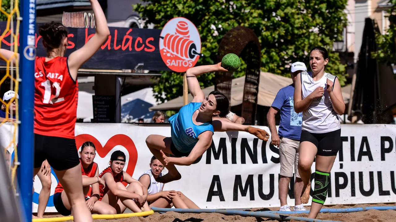 Cupa României la handbal pe plajă: Patru internaţionali români în echipa câştigătoare a turneului