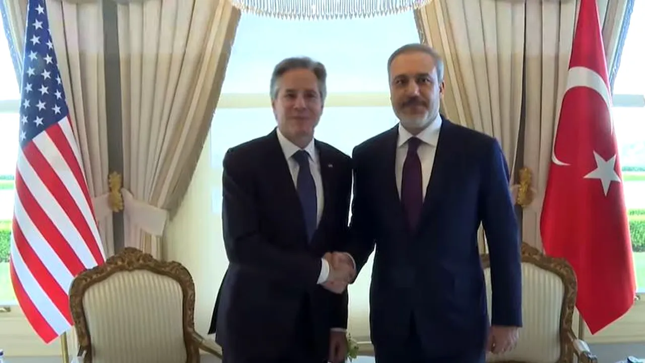 Secretarul de stat al SUA, Antony Blinken a fost întâmpinat de Ministrul turc de externe Hakan Fidan. Urmează întâlnirea cu Erdogan