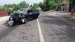 Vâlcea: Patru persoane, între care un copil, rănite grav în urma unui accident pe DN 64