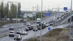 Accident cu doi răniți pe Centura Capitalei: una dintre mașini se deplasa haotic înainte de impact