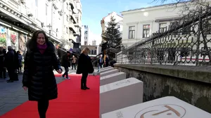Primele şase monumente de pe Aleea Comediei, dezvelite marţi în Centrul Vechi: „Vor veni şi altele”